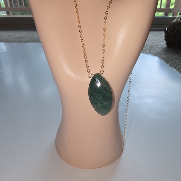 Custom couture Jewelry - Emerald quartz necklace